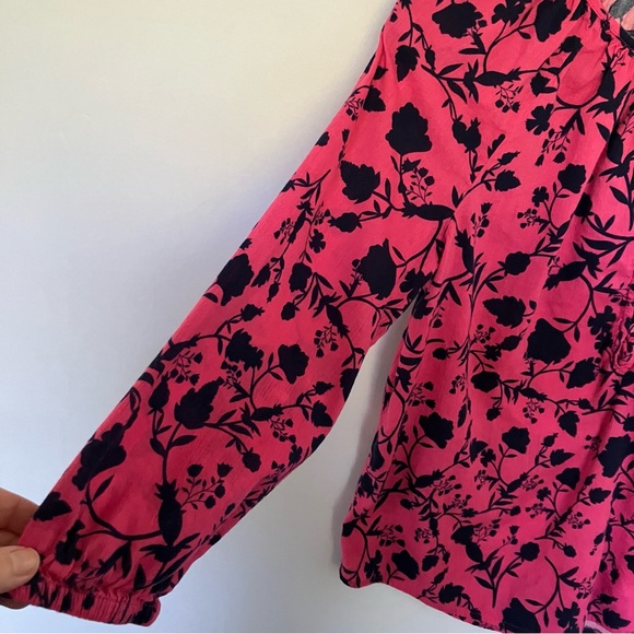St. John's Bay Pink and Dark Navy Floral Blouse Size Small - Picture 7 of 10